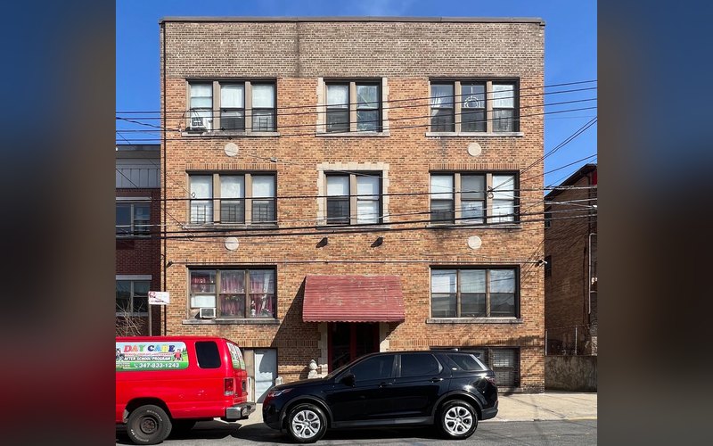 3220 Radcliff Avenue, a four-story brick apartment building in the Bronx